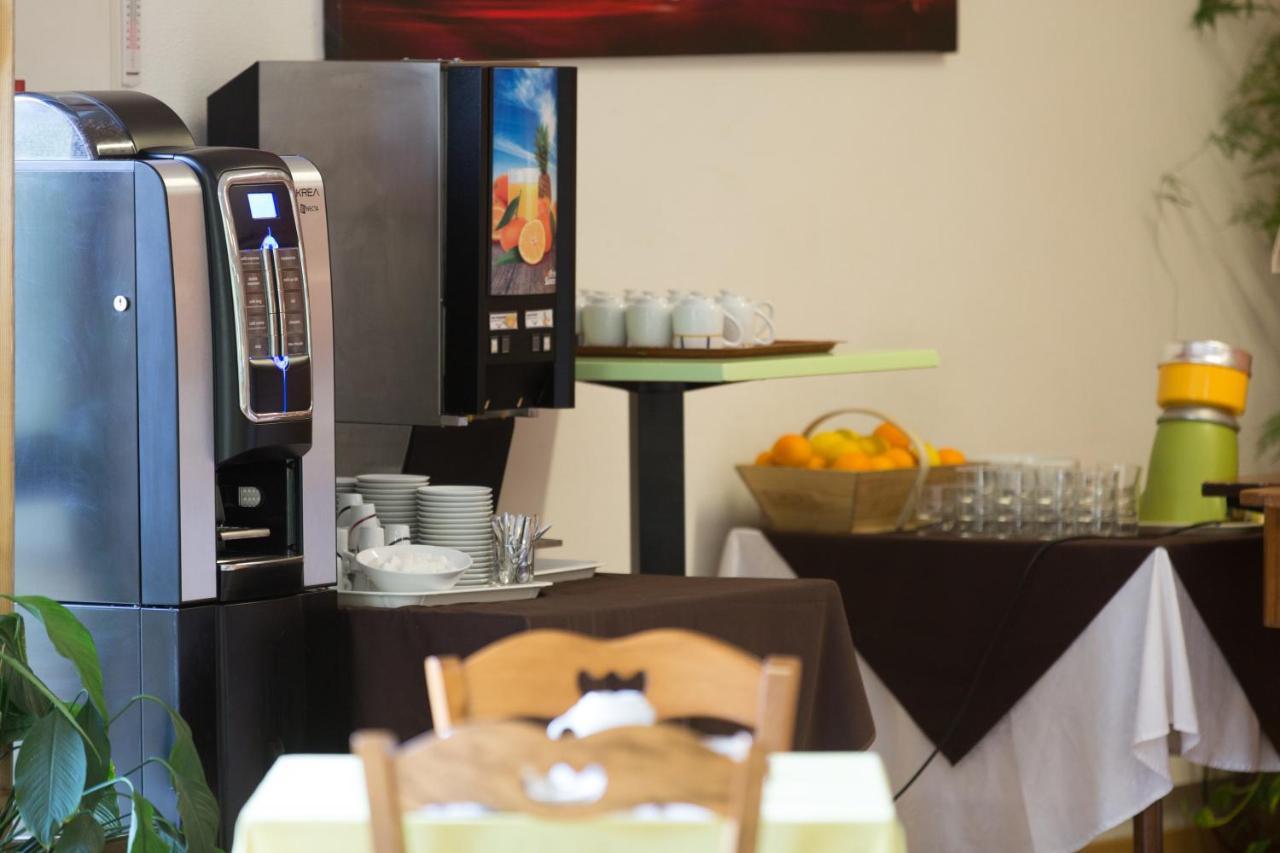 Logis Hotel Restaurant Solenca นอกาโร ภายนอก รูปภาพ