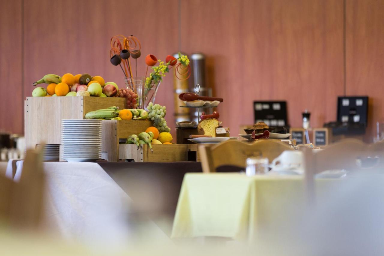 Logis Hotel Restaurant Solenca นอกาโร ภายนอก รูปภาพ